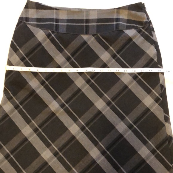 Reitmans size 5 charcoal grey midi skirt. - Picture 3 of 6